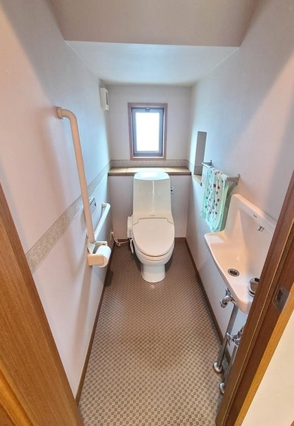 八王子市片倉町の中古戸建てのトイレ1fの写真