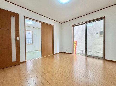 八王子市川口町の中古戸建てのリビングの写真