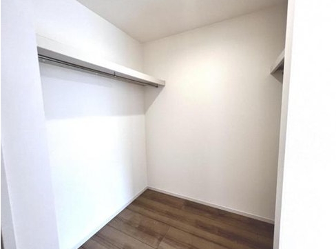 八王子市川口町の中古戸建てのウォークインクローゼットの写真