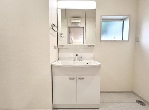 八王子市川口町の中古戸建ての洗面化粧台の写真