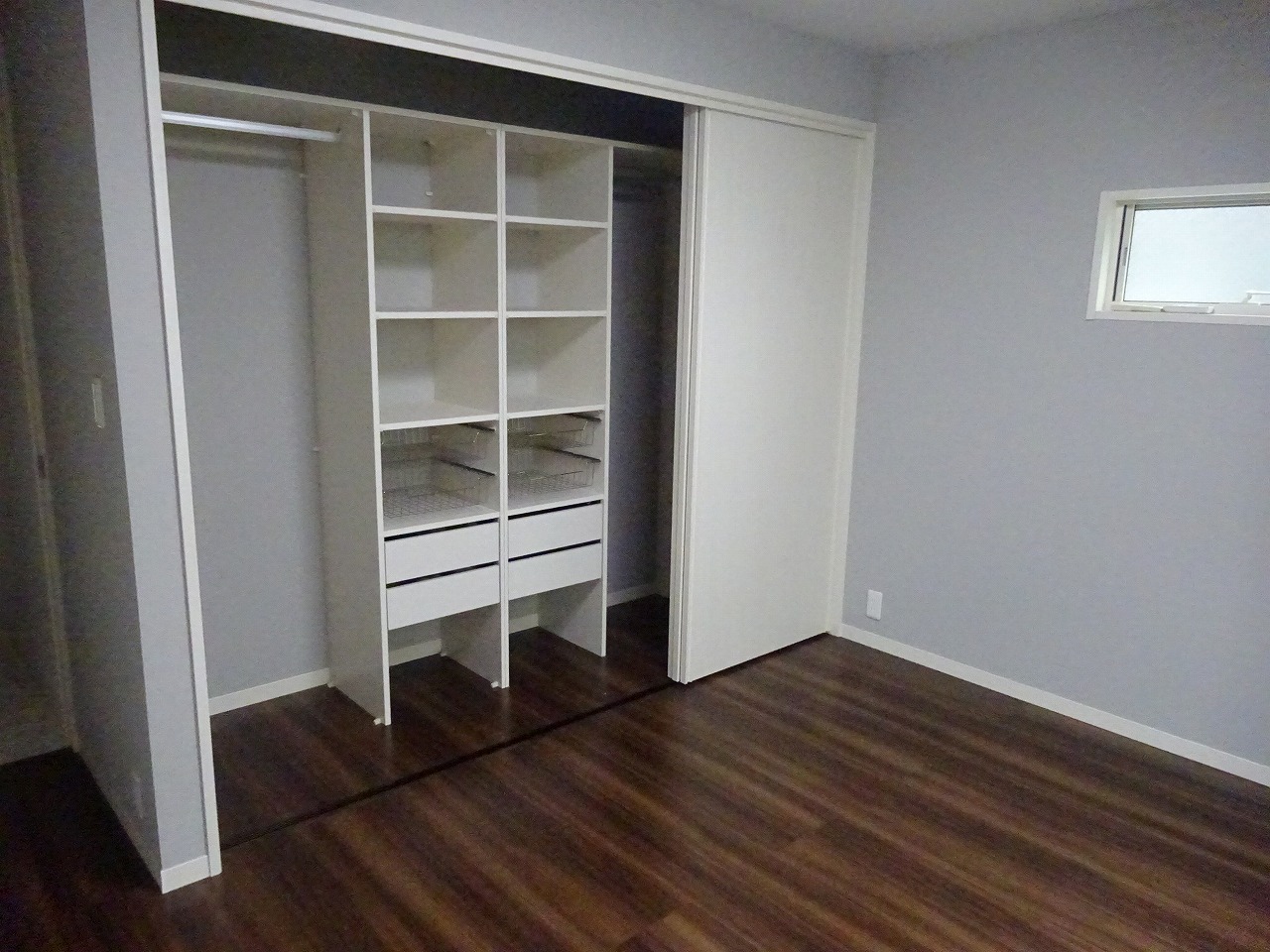 八王子市絹ケ丘2丁目の中古戸建ての収納1の写真