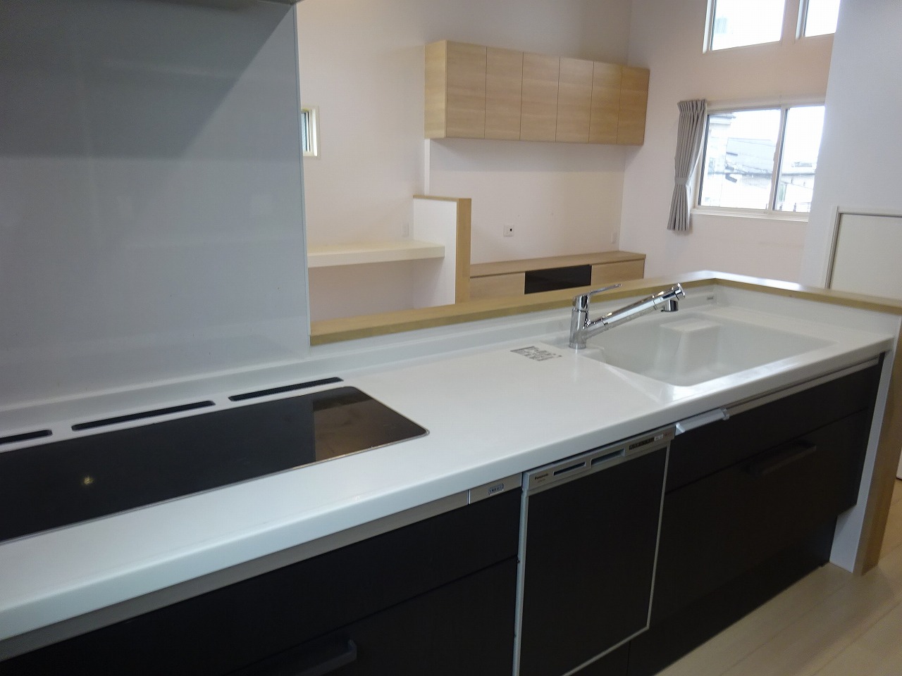 八王子市絹ケ丘2丁目の中古戸建てのキッチンの写真