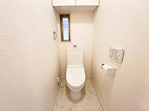 八王子市椚田町の中古マンションのトイレの写真