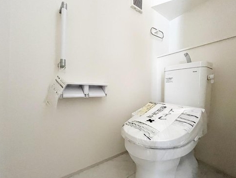 八王子市元八王子町1丁目の新築戸建てのトイレ1fの写真