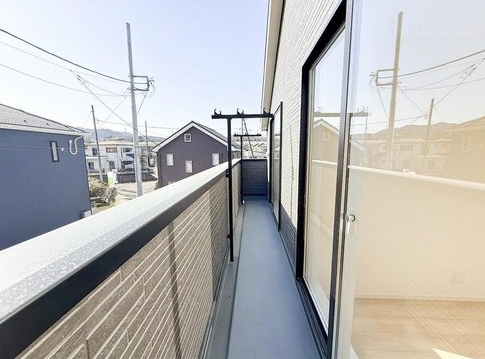 八王子市元八王子町の新築戸建て1号棟のバルコニーの写真