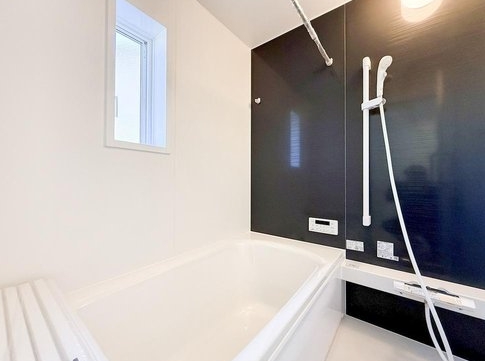 八王子市元八王子町の新築戸建て1号棟のバスルームの写真