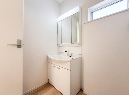 八王子市元八王子町の新築戸建て1号棟の洗面化粧台の写真