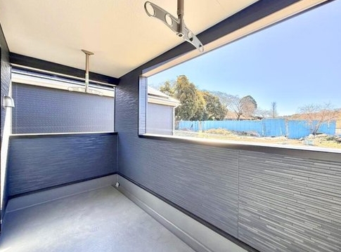 八王子市元八王子町の新築戸建て4号棟のバルコニーの写真