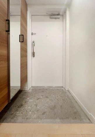 八王子市明神町3丁目の中古マンションの玄関の写真