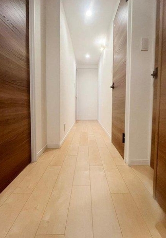 八王子市明神町3丁目の中古マンションの廊下の写真