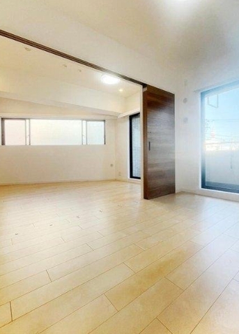 八王子市明神町3丁目の中古マンションのリビングの写真
