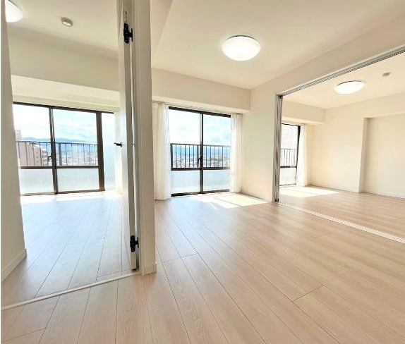 八王子市追分町の中古マンションのリビングの写真