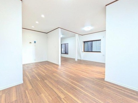 八王子市大和田6丁目町の中古戸建てのリビングの写真