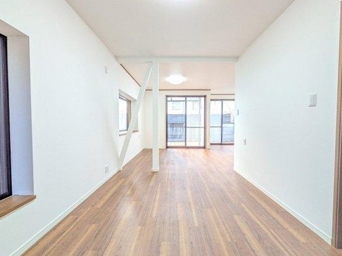 八王子市大和田6丁目町の中古戸建てのリビングの写真