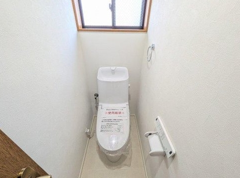 八王子市大和田6丁目町の中古戸建てのトイレ1fの写真