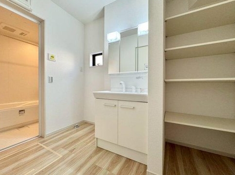 八王子市打越町の新築戸建ての洗面化粧台の写真