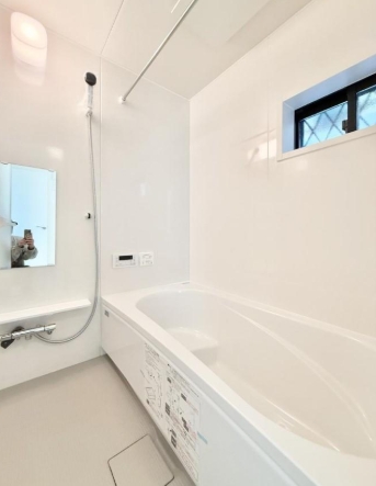 八王子市谷野町の新築戸建て2号棟のバスルームの写真