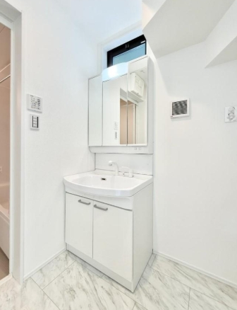 八王子市谷野町の新築戸建て2号棟の洗面化粧台の写真