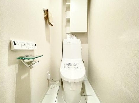 八王子市八日町の中古マンションのトイレの写真