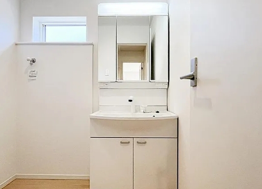 町田市相原町の新築戸建て2号棟の洗面化粧台の写真