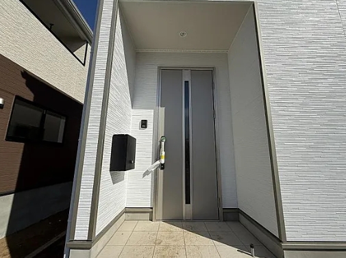 町田市相原町の新築戸建て3号棟の玄関の写真