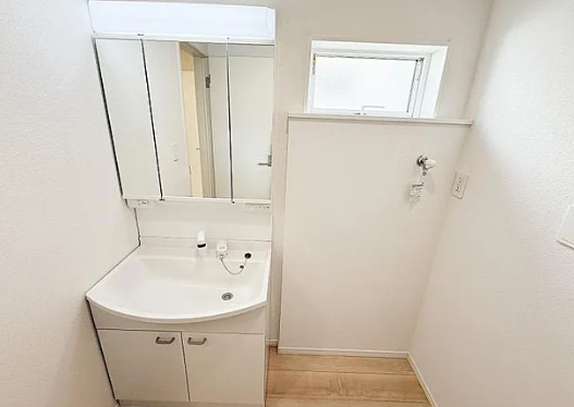 町田市相原町の新築戸建て3号棟の洗面化粧台の写真