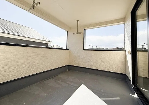 町田市相原町の新築戸建て4号棟のバルコニーの写真