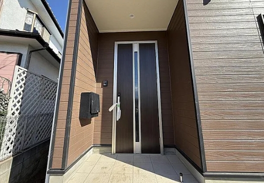 町田市相原町の新築戸建て4号棟の玄関の写真
