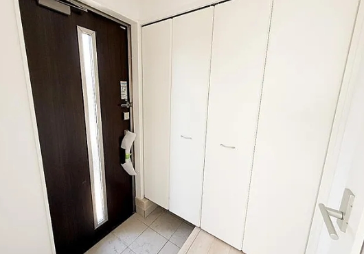 町田市相原町の新築戸建て4号棟の玄関の写真