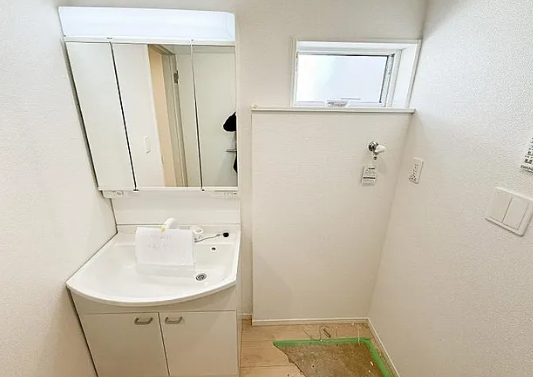 町田市相原町の新築戸建て4号棟の洗面化粧台の写真