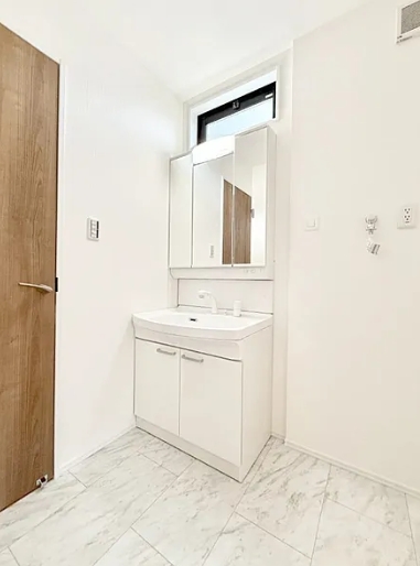 町田市金井1丁目の新築戸建ての洗面化粧台の写真