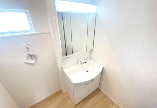 町田市高ヶ坂7丁目の新築戸建ての洗面化粧台の写真