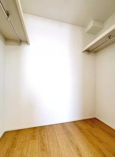 町田市小山町の新築戸建ての1号棟のウォークインクローゼットの写真