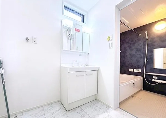 町田市小山町の新築戸建ての1号棟の洗面化粧台の写真