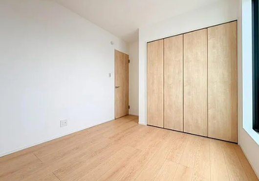 町田市小山町の新築戸建ての2号棟の洋室2の写真