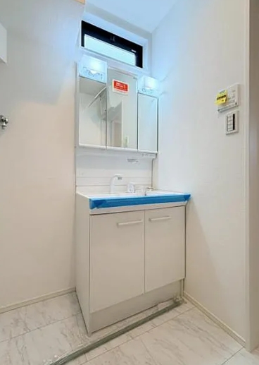 町田市小山町の新築戸建ての2号棟の洗面化粧台の写真