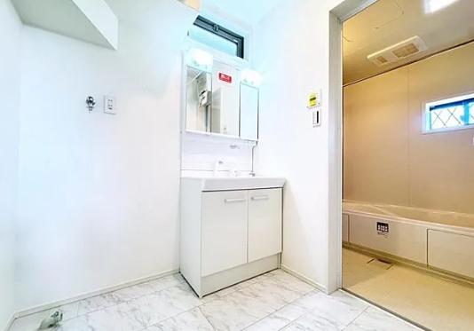 町田市小山町の新築戸建ての3号棟の洗面化粧台の写真