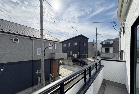 町田市小山町の新築戸建て5号棟のバルコニーの写真