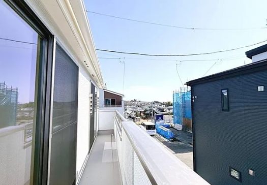 町田市小山町の新築戸建ての5号棟のバルコニーの写真