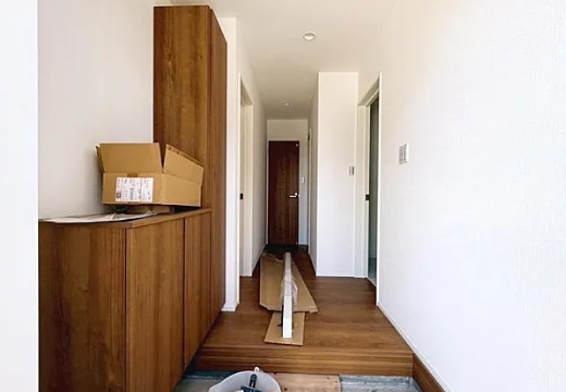 町田市小山町の新築戸建ての5号棟の玄関の写真