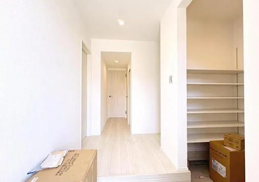 町田市小山町の新築戸建ての6号棟の玄関の写真