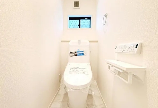 町田市小山町の新築戸建ての6号棟のトイレ1Fの写真