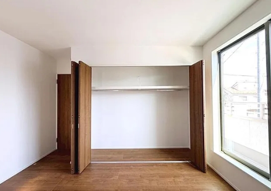 町田市小山町の新築戸建ての7号棟の収納1の写真