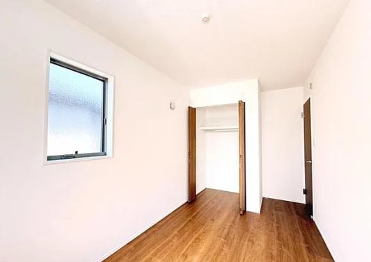 町田市小山町の新築戸建ての7号棟の収納2の写真