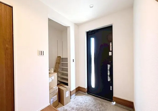 町田市小山町の新築戸建ての7号棟の玄関の写真