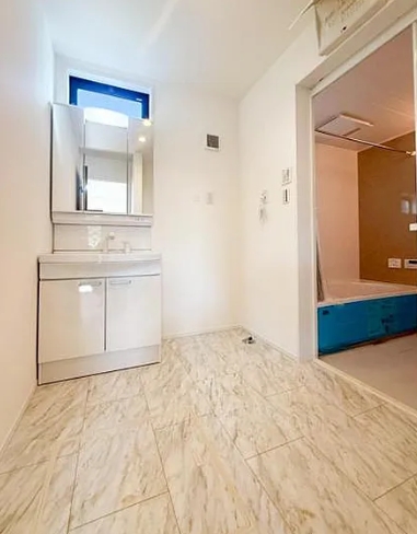 町田市小山町の新築戸建ての洗面化粧台の写真