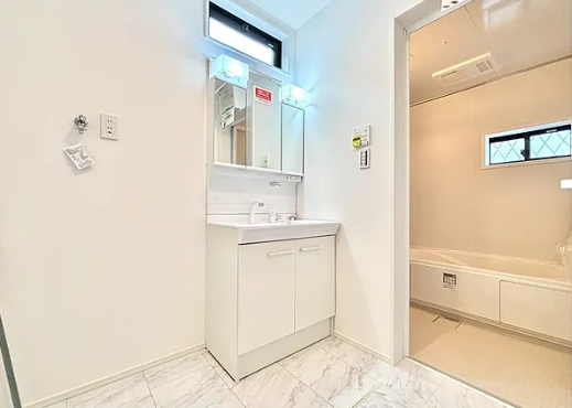 町田市小山町の新築戸建ての洗面化粧台の写真