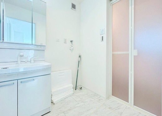 町田市真光寺1丁目の新築戸建ての洗面化粧台の写真