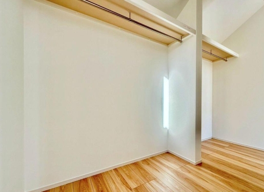 町田市玉川学園4丁目の新築戸建てのウォークインクローゼットの写真