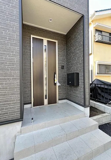 町田市常磐町の新築戸建ての1号棟の玄関の写真